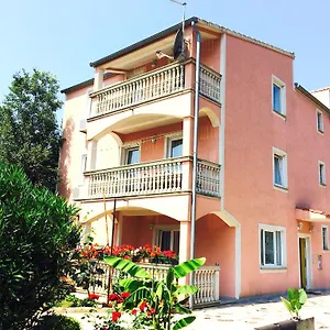 apartments-tanja-tina.pula-hotels.org/