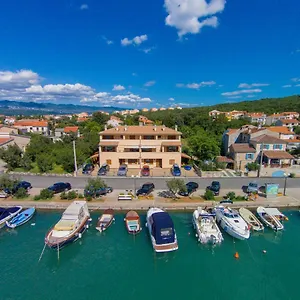 https://apartments-insula-aurea.primorje-gorskikotar.com