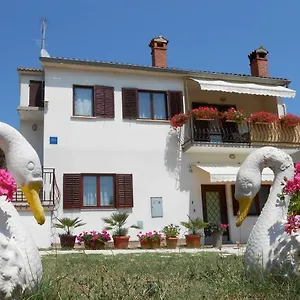 Mirela Apartman